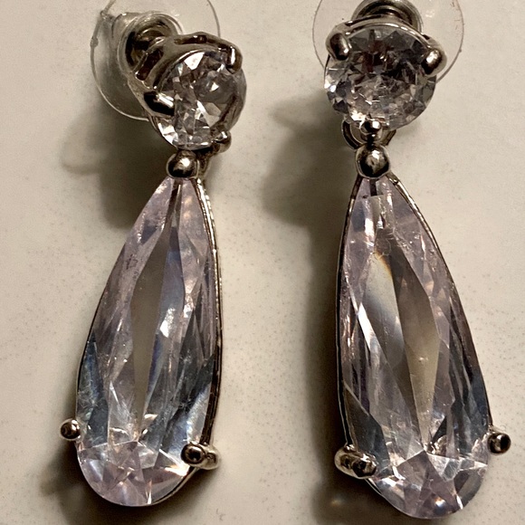 Jewelry - Gorgeous Teardrop Earrings.Pierced.